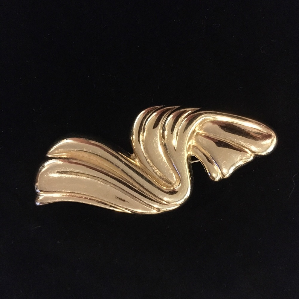 Vin Gold-tone Wave Motif Broach